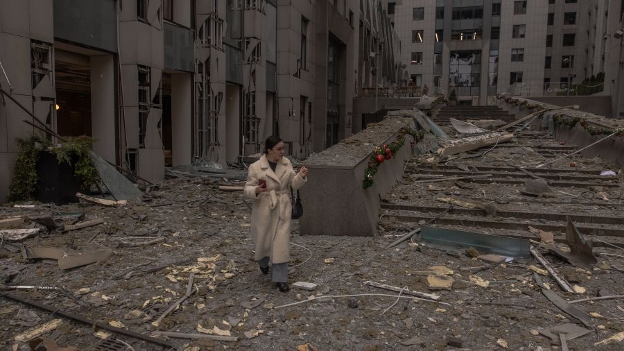 Attaque meurtrière de missiles russes sur Kiev, Trump s'en prend à Zelensky