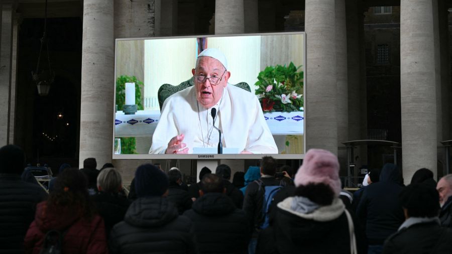 Le pape François condamne de nouveau \