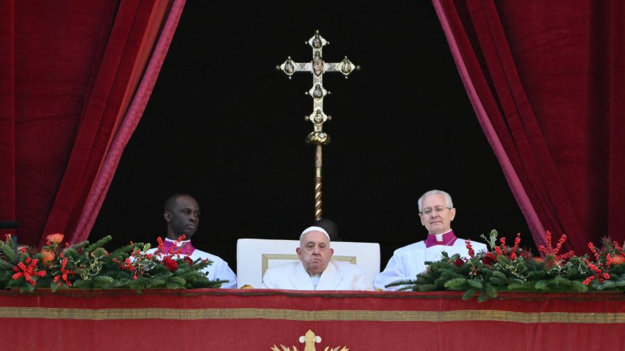 Pour Noël, le pape appelle à \