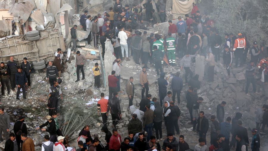 Gaza : secouristes et médecins annoncent un lourd bilan