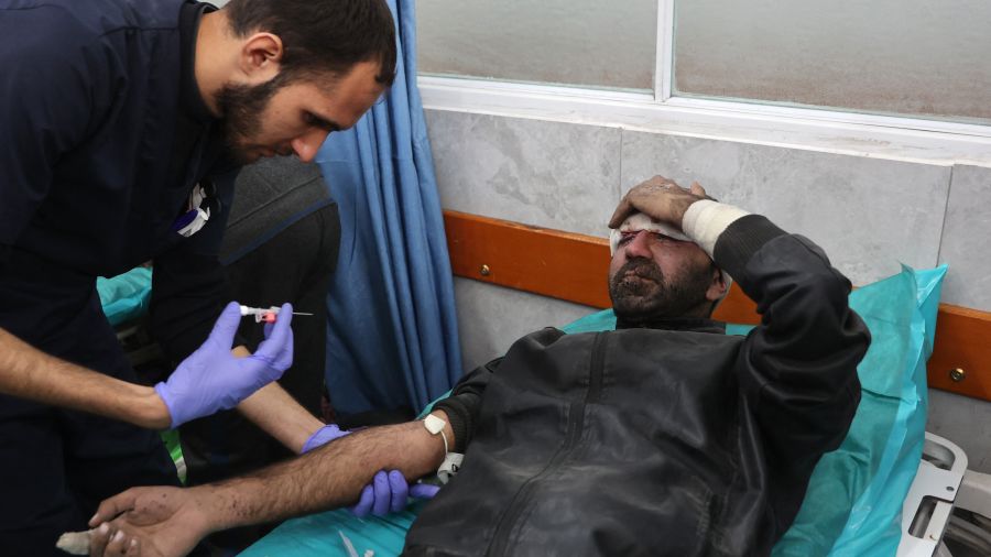 Gaza: la Défense civile annonce sept morts dans une frappe israélienne sur un hôpital