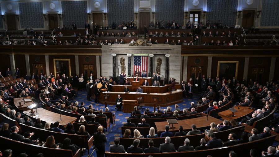 Les députés américains adoptent une stratégie de défense pour 2027