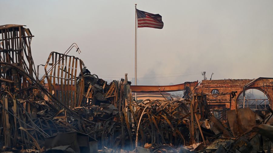 Au moins cinq morts dans les incendies à Los Angeles, le centre de Hollywood évacué 