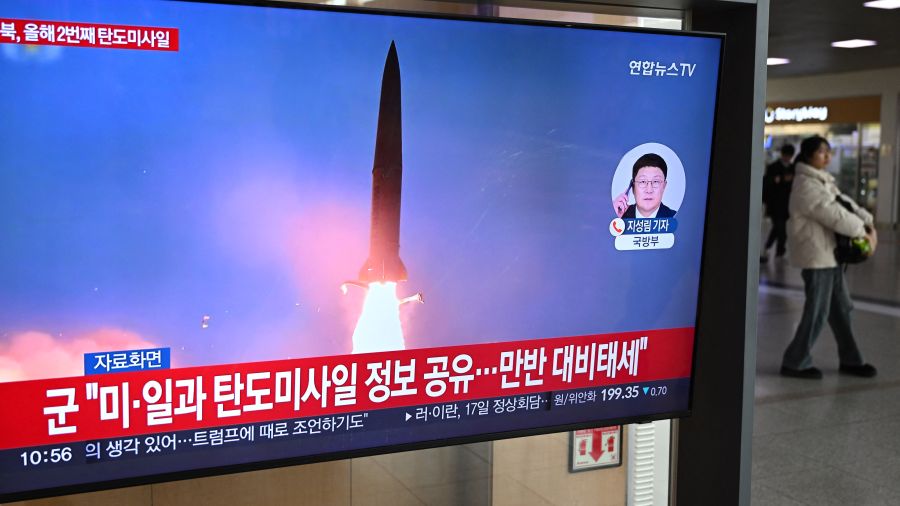 La Corée du Nord tire plusieurs missiles à courte portée avant le retour de Trump