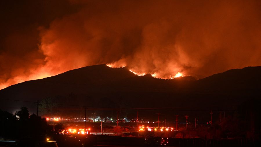 Un nouvel incendie ravage le nord de Los Angeles, des milliers d'évacutions ordonnées