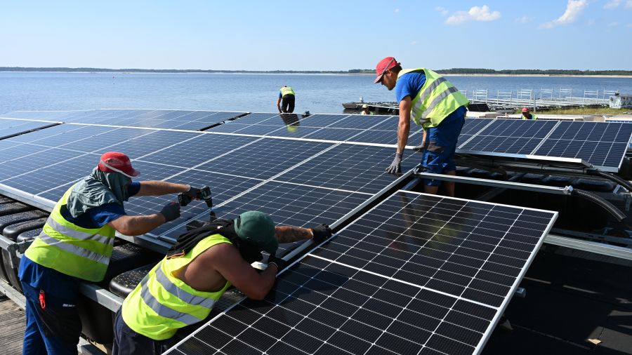 Electricité: l'énergie solaire supplante pour la première fois le charbon dans l'UE en 2024