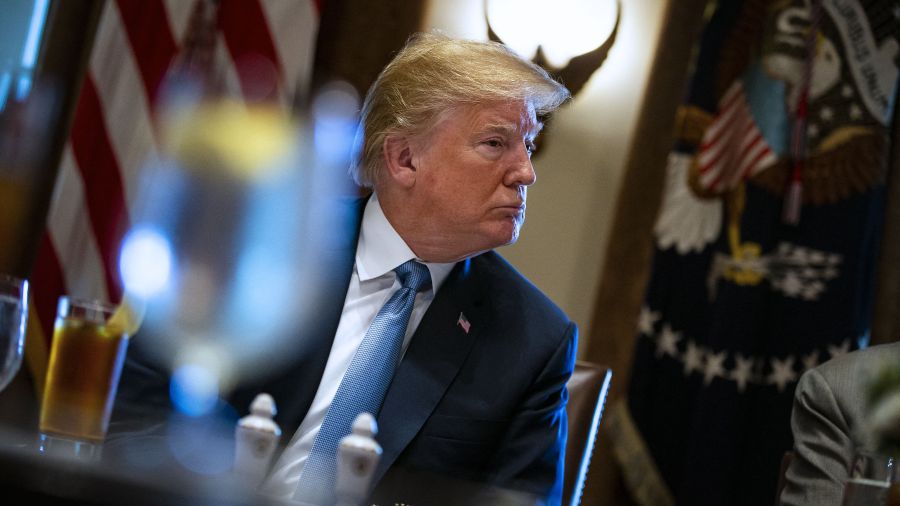  Un juge fédéral bloque la tentative de Trump de mettre fin au droit du sol