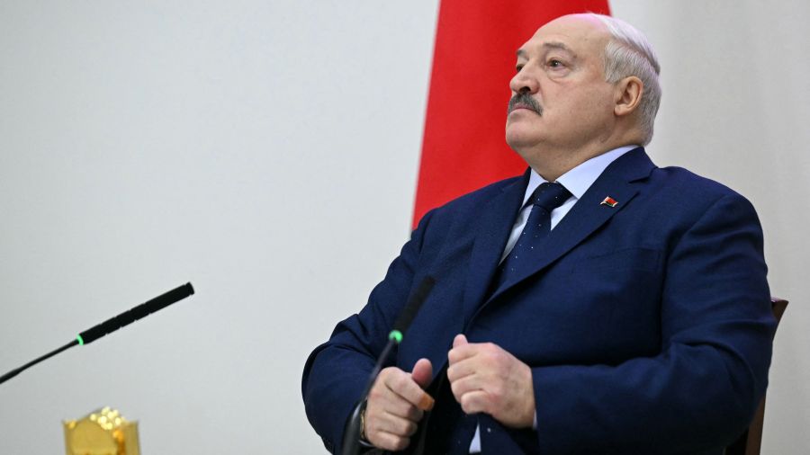 Ukraine: le président bélarusse propose d'accueillir des pourparlers de paix à Minsk