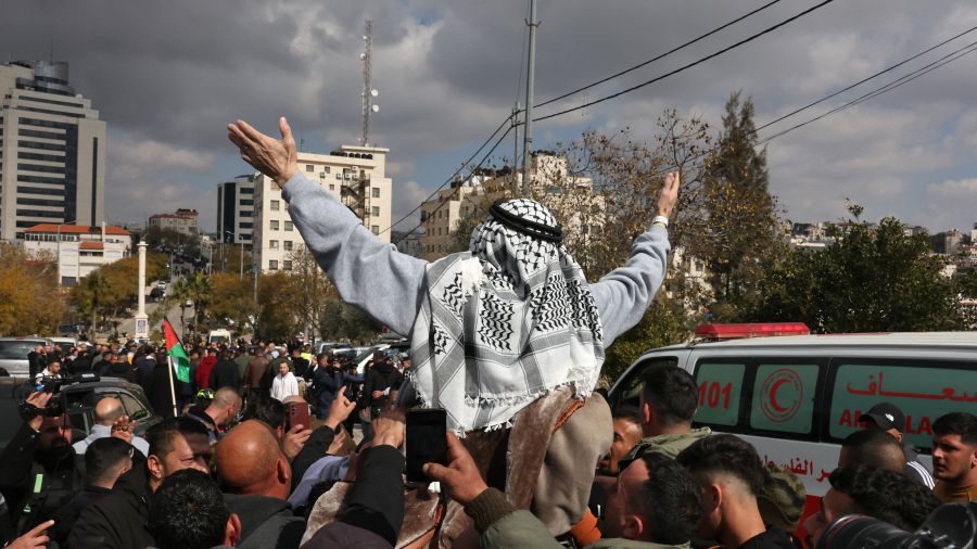 Trois bus de détenus palestiniens libérés arrivent dans la bande de Gaza