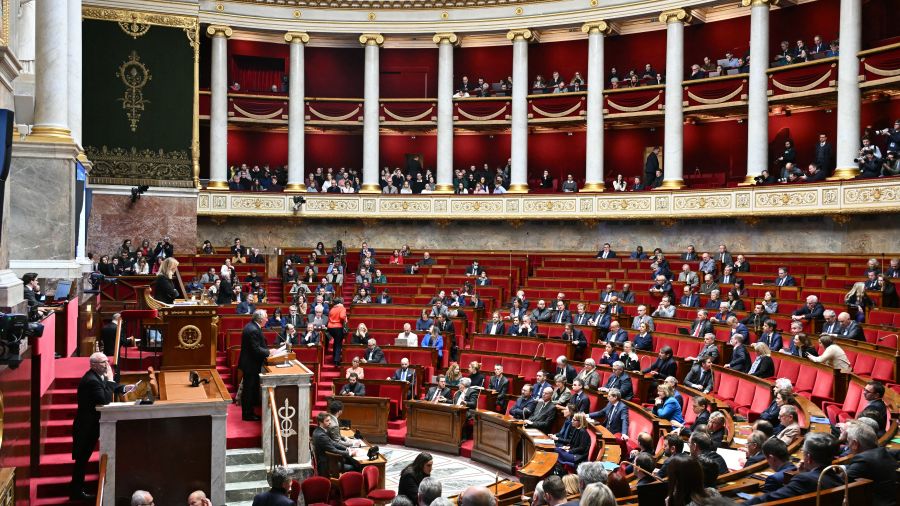 Budgets: Bayrou engage à deux reprises la responsabilité du gouvernement