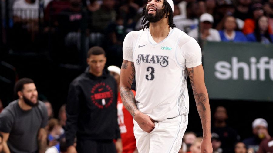 NBA: Davis ébouriffant puis blessé pour ses débuts à Dallas