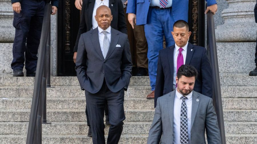 À New York, la justice tente de résister aux pressions de l'administration Trump pour sauver le maire