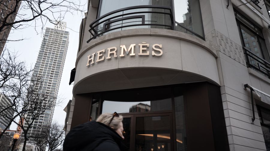 Hermès devient la société de luxe la plus valorisée au monde, détrônant LVMH