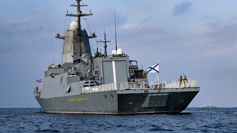 L’ombre d’une armada : 900 navires fantômes sillonnent les mers pour contourner les sanctions