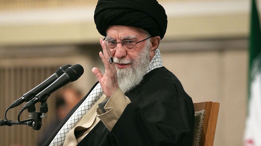 Khamenei désigne trois successeurs potentiels et nomme de hauts responsables militaires