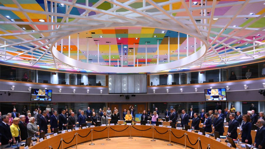 L'UE suspend des sanctions visant des secteurs économiques clés en Syrie