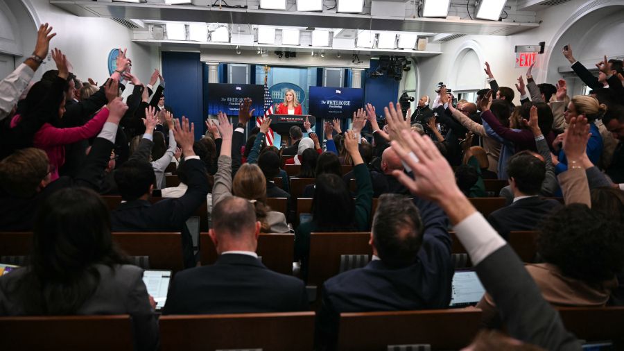 La Maison Blanche va choisir les journalistes qui peuvent approcher Trump
