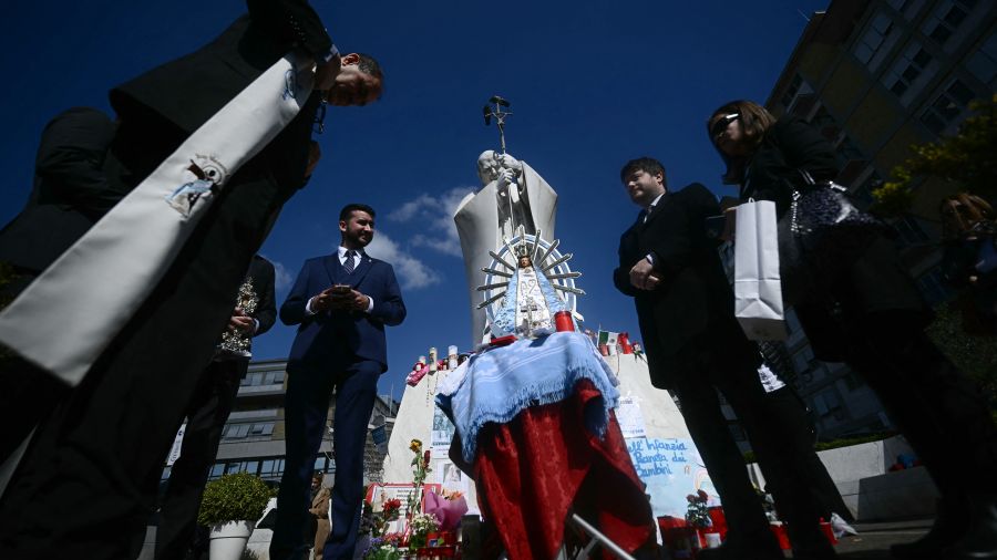 Le Carême débute sans le pape, hospitalisé dans un état stable