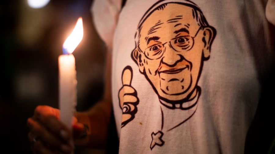 Le pape François répond bien aux soins et sa santé s'améliore \