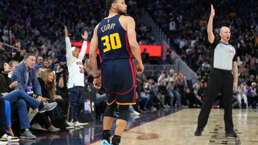 NBA: Doncic marque 45 points en vain, Curry atteint le total de 4.000 tirs à 3 points