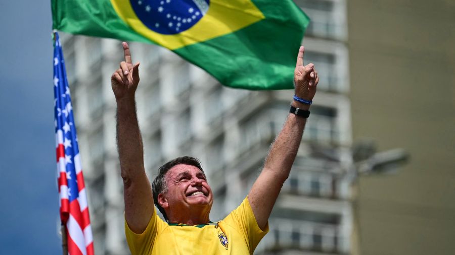 Brésil: Bolsonaro qualifie son inéligibilité de \