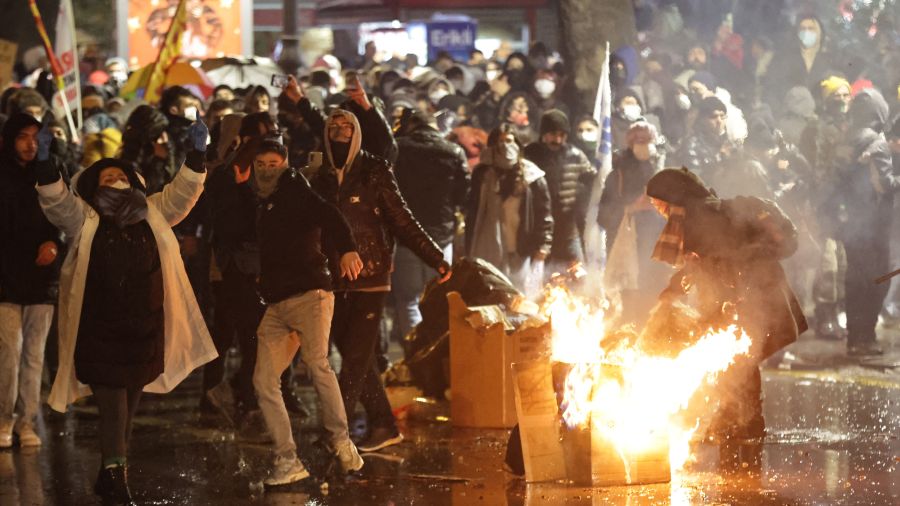 Turquie: le maire d'Istanbul au tribunal, nouveaux rassemblements de soutien