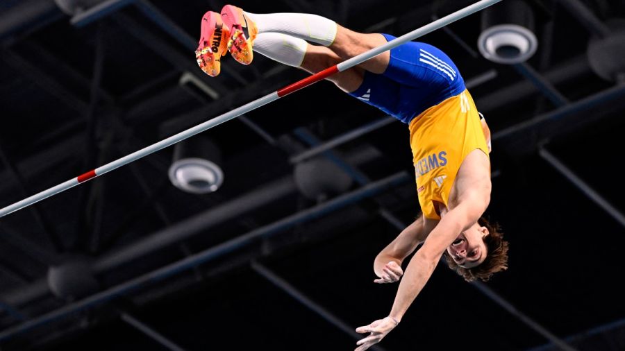 Athlétisme: Duplantis et Holloway triple champions du monde en salle