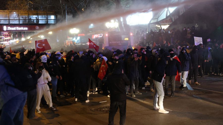 Turquie: le maire d'Istanbul envoyé en prison pour \