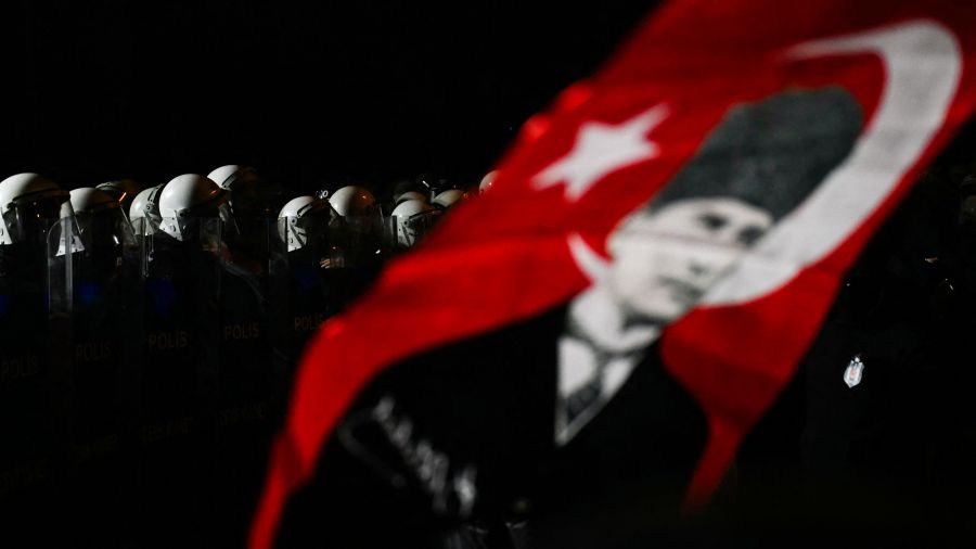 Le maire emprisonné d'Istanbul annonce l'arrestation de son avocat