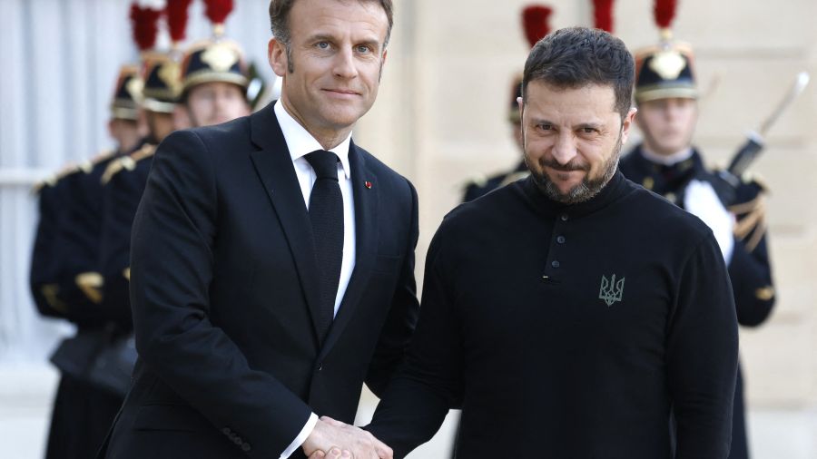 Ukraine: Macron annonce une nouvelle aide militaire française de deux milliards d'euros