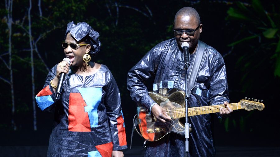 Le chanteur Amadou Bagayoko, membre du légendaire duo de musiciens aveugles \
