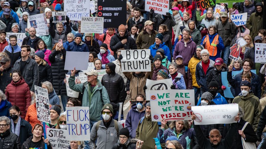Manifestations à travers les États-Unis contre la politique de Trump et Musk
