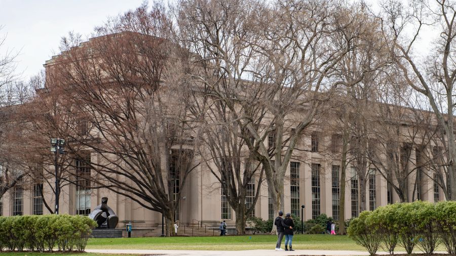 Trump cloue au pilori Harvard, accusée de propager «haine et imbécilité»