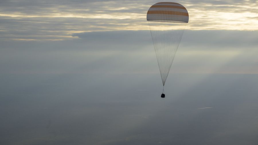 Le jour de ses 70 ans, un astronaute américain de retour sur Terre avec deux cosmonautes russes