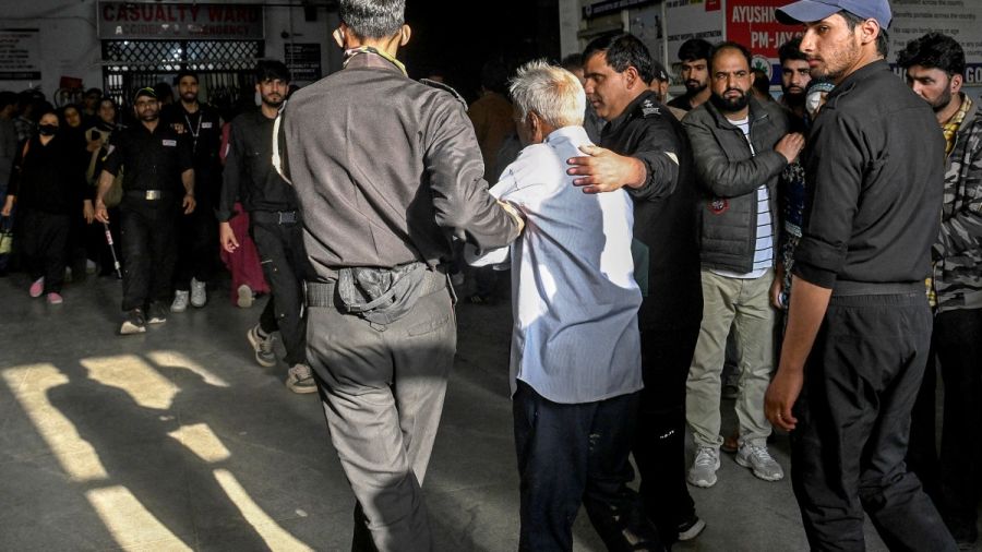 Inde: le ministre de la Défense promet une réponse \