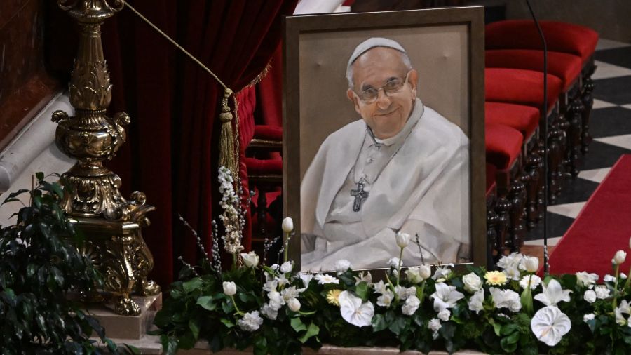 Être un « serviteur du monde » : les défis du successeur du pape François