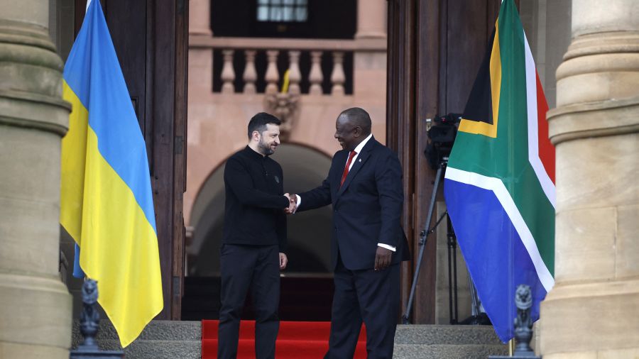 Zelensky écourte sa visite en Afrique du Sud après de nouvelles attaques russes