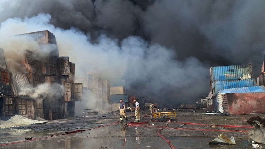 Iran: le président sur les lieux de l'explosion meurtrière dans le premier port du pays