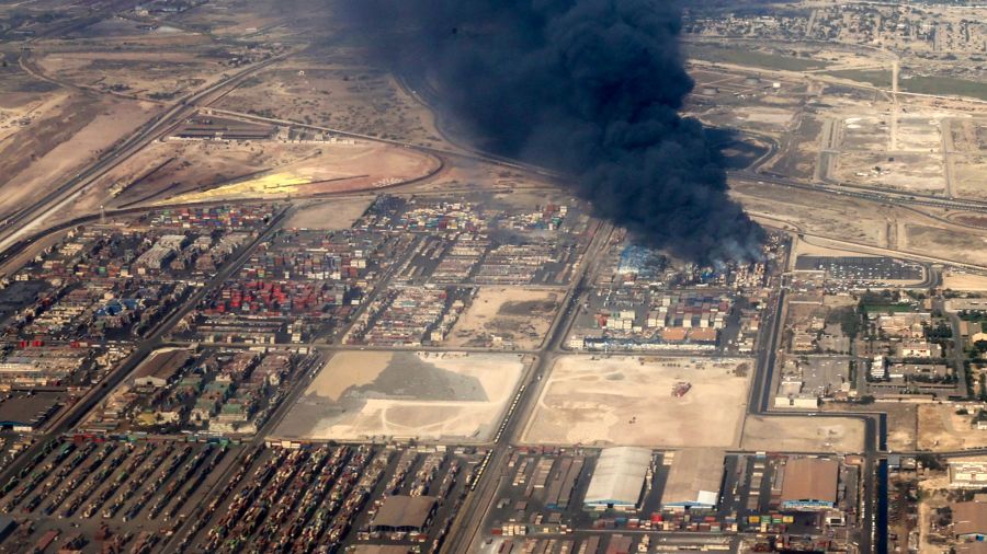 Explosion meurtrière en Iran: l'incendie se poursuit dans le plus grand port du pays