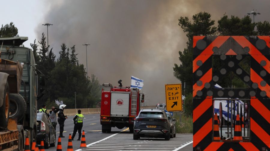 Des routes rouvertes en Israël mais les pompiers luttent toujours contre le feu