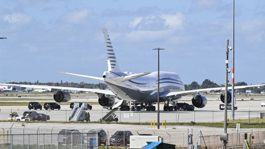 Imbroglio autour d'un avion offert en \
