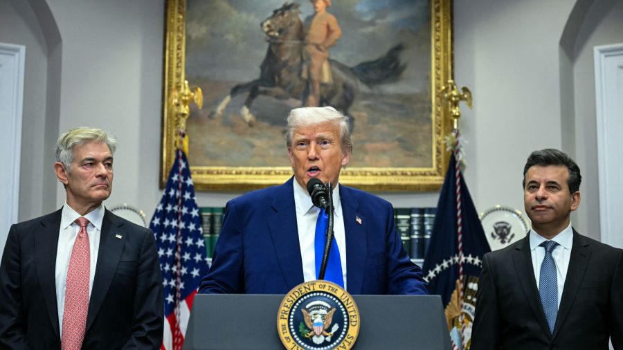 Un Trump combatif s'envole pour le Golfe