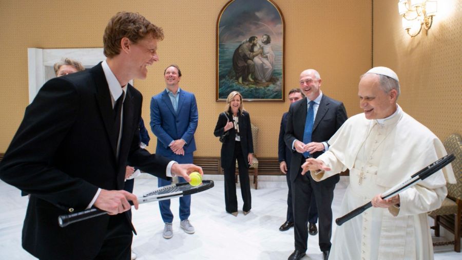 Tennis: le pape reçoit Jannik Sinner, mais décline son offre de jouer