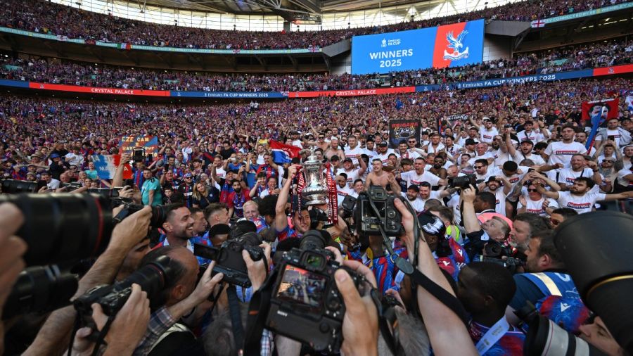 Coupe d'Angleterre: Crystal Palace surprend Manchester City et ouvre son livre d'o