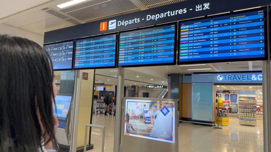 Panne à l'aéroport de Paris-Orly, la DGAC demande l'annulation de 15% des vols lundi
