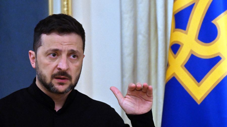 Ukraine: Zelensky accuse la Russie de «gagner du temps», après l'appel Trump-Poutine
