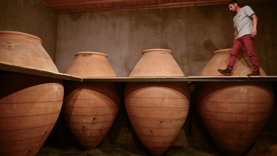 Les vins en amphore trouvent leur place dans les caves françaises