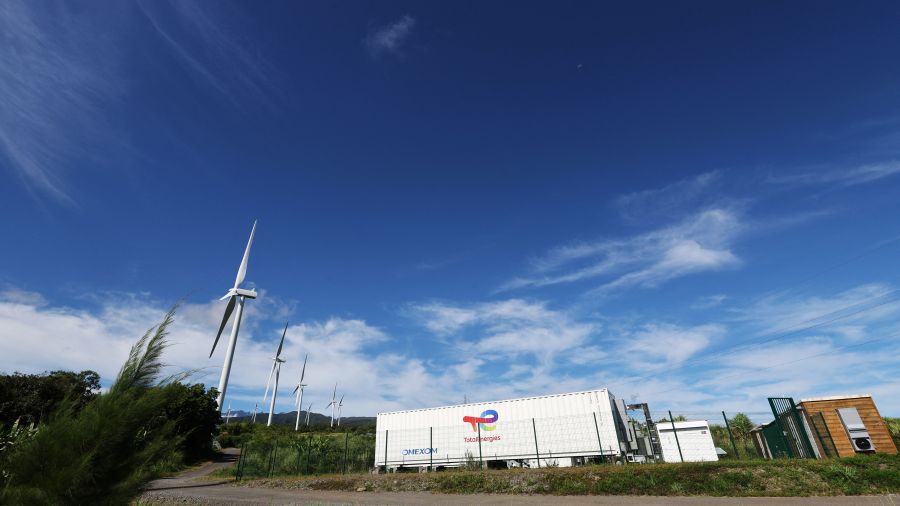 Trump et TotalEnergies scellent l’abandon de l’éolien offshore et la montée du fossile