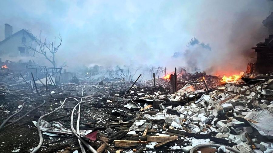 Ukraine: une attaque de missiles et de drones russes fait au moins six morts à Kiev
