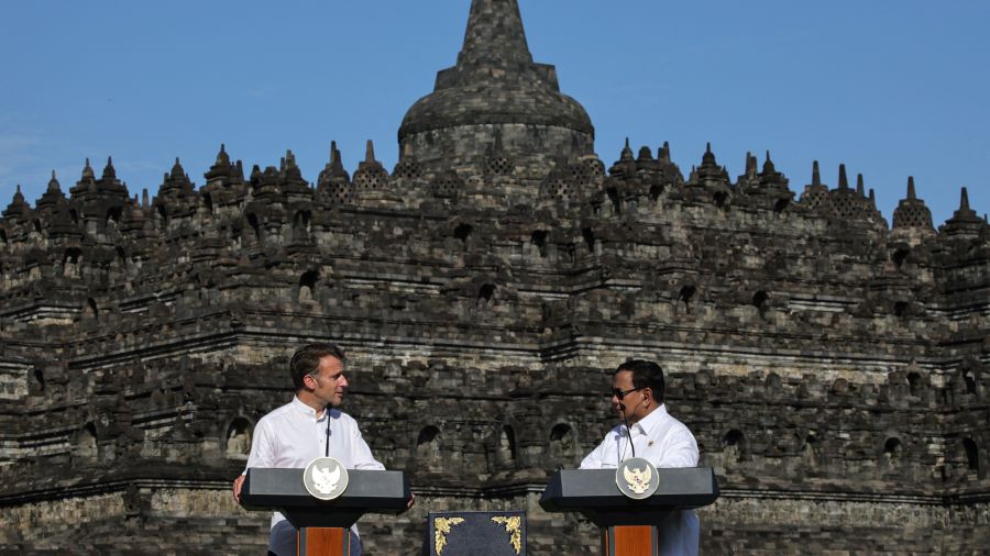Macron scelle un «nouveau partenariat culturel» avec l’Indonésie depuis le temple de Borobudur